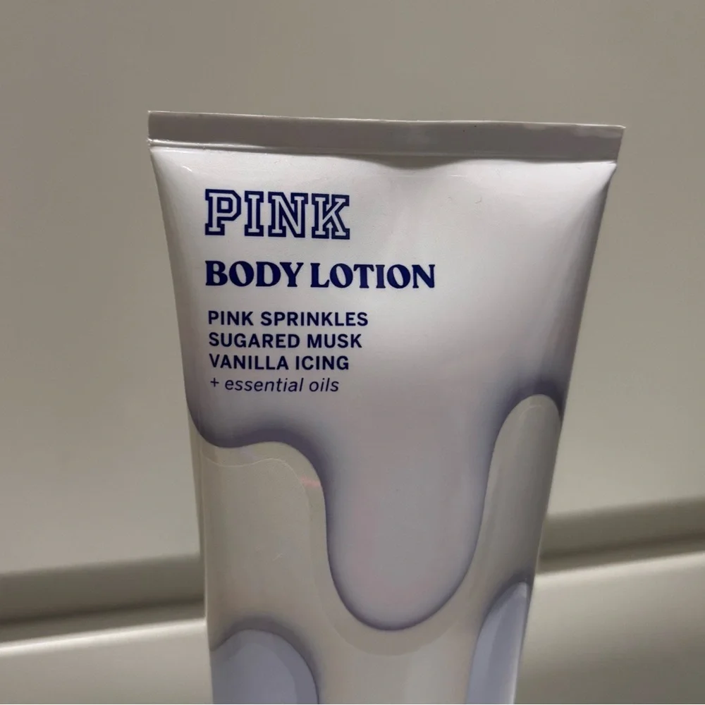 VS PINK Cool & Bright Creme Body Lotion